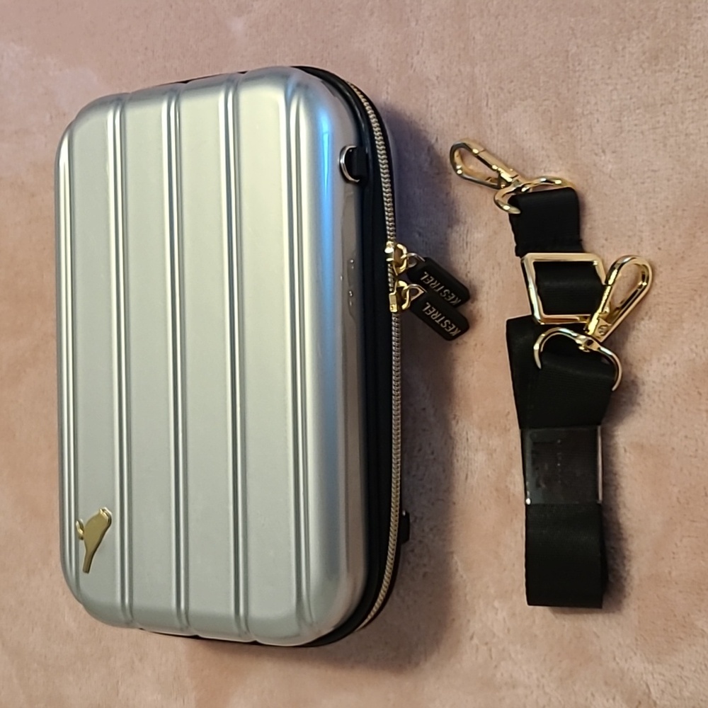 Kestrel Hard Case Crossbody LIKE NEW RARE FIND. Silver w/Black 27” Strap